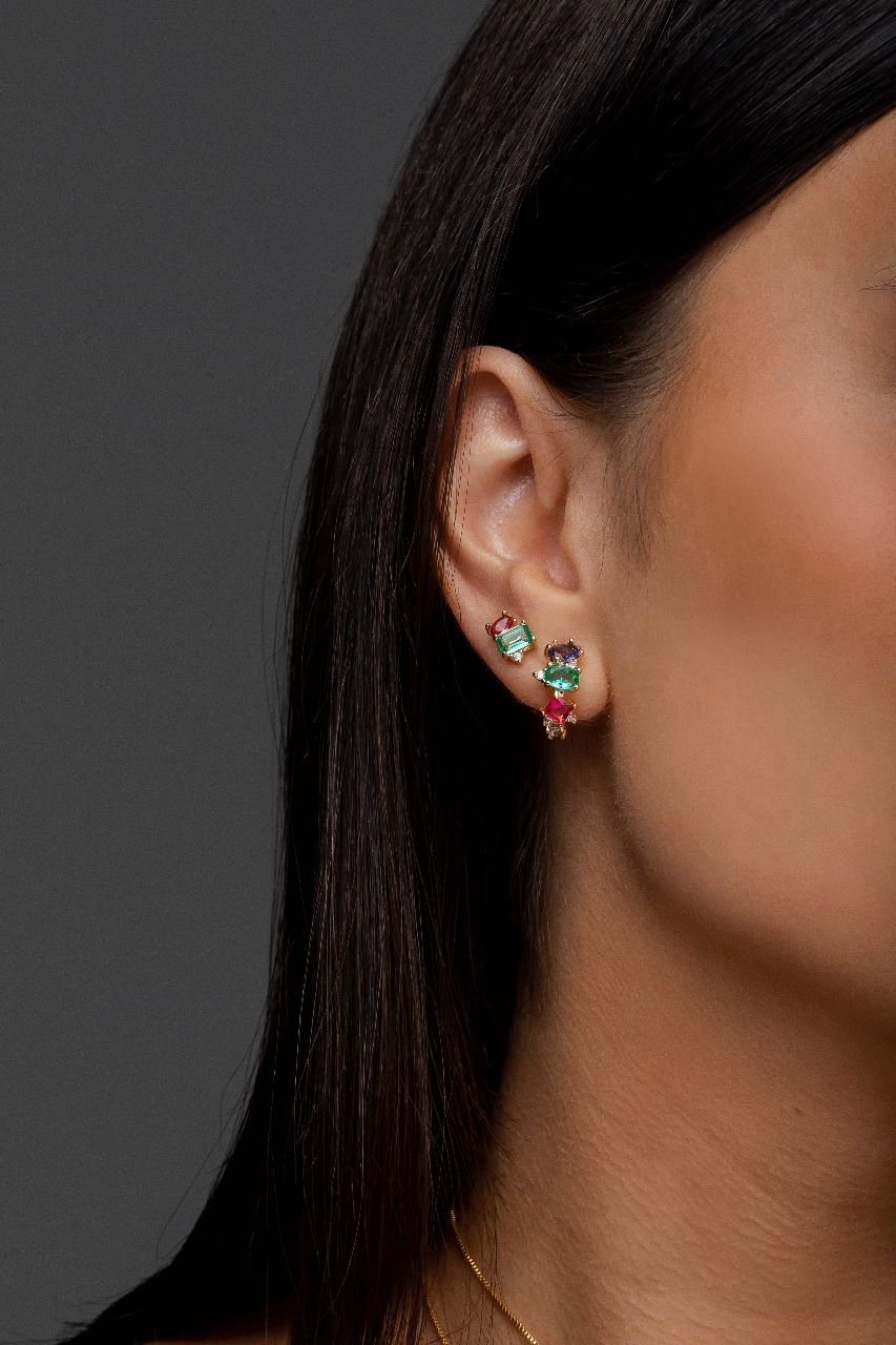 Brinco Meia Argola Com Zirconias Diversas Coloridas