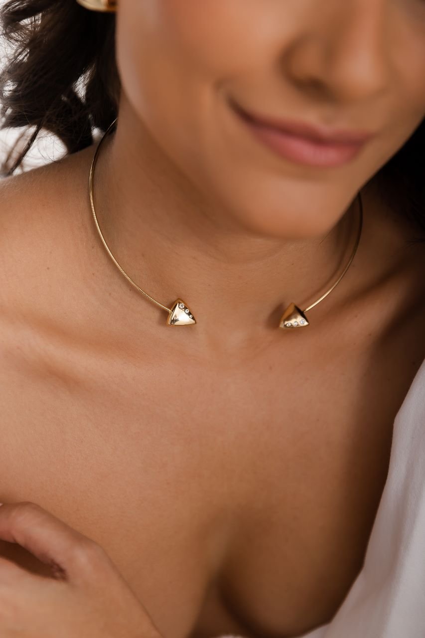 Gargantilha Choker Aro Fino Com Triangulo Nas Pontas