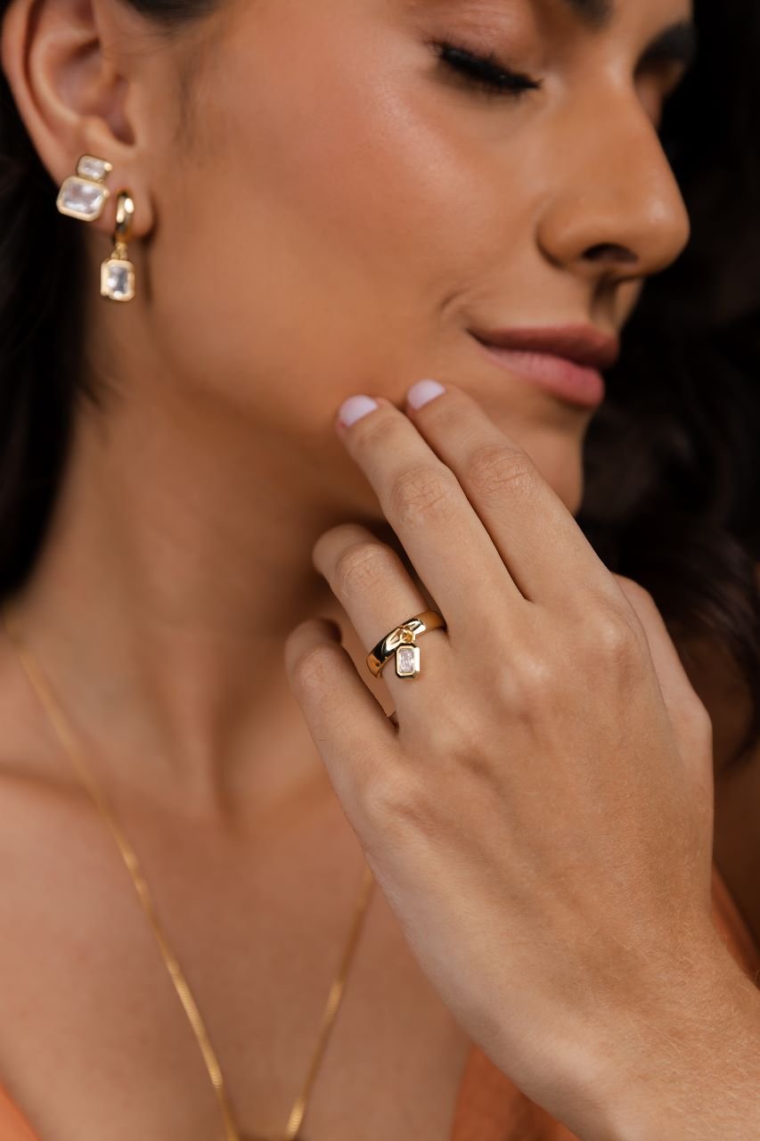 Anel Com Pingente De Zircônia Folheado A Ouro 18k