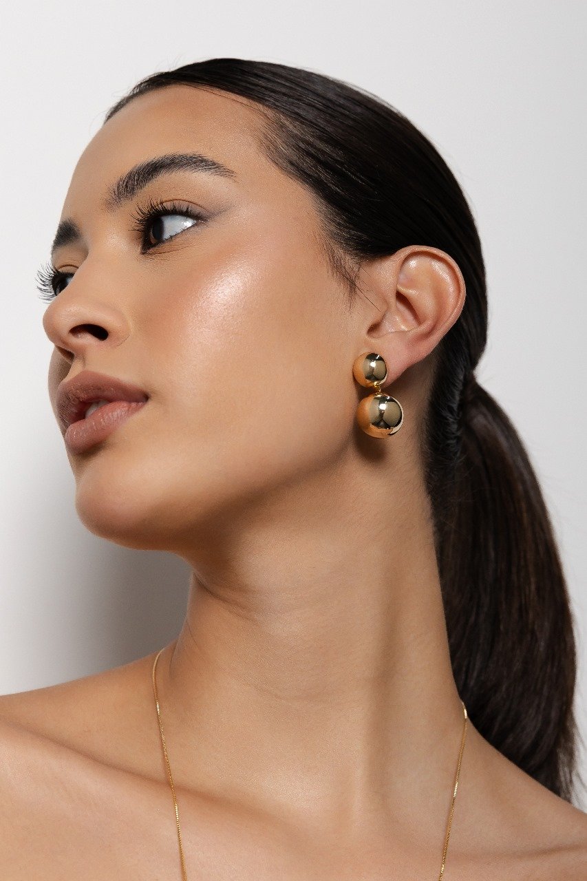 Brincos De Esferas Duplas Em Folheado A Ouro 18k