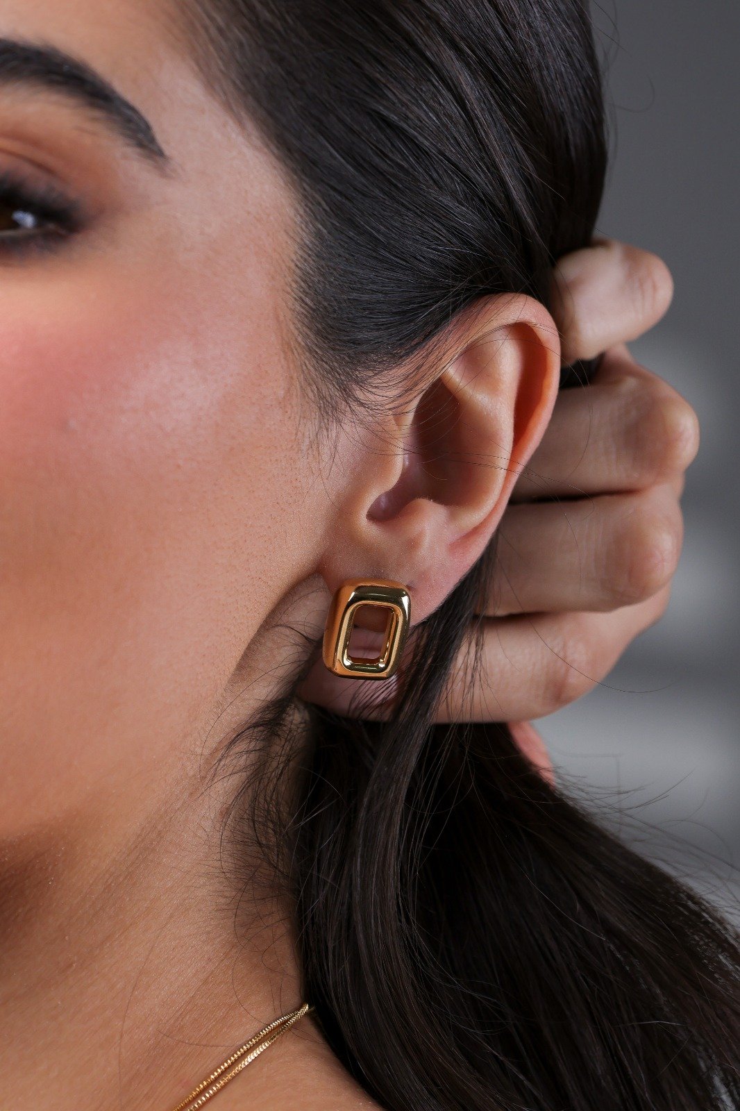 Brinco Minimalista Retangular Folheado A Ouro 18k