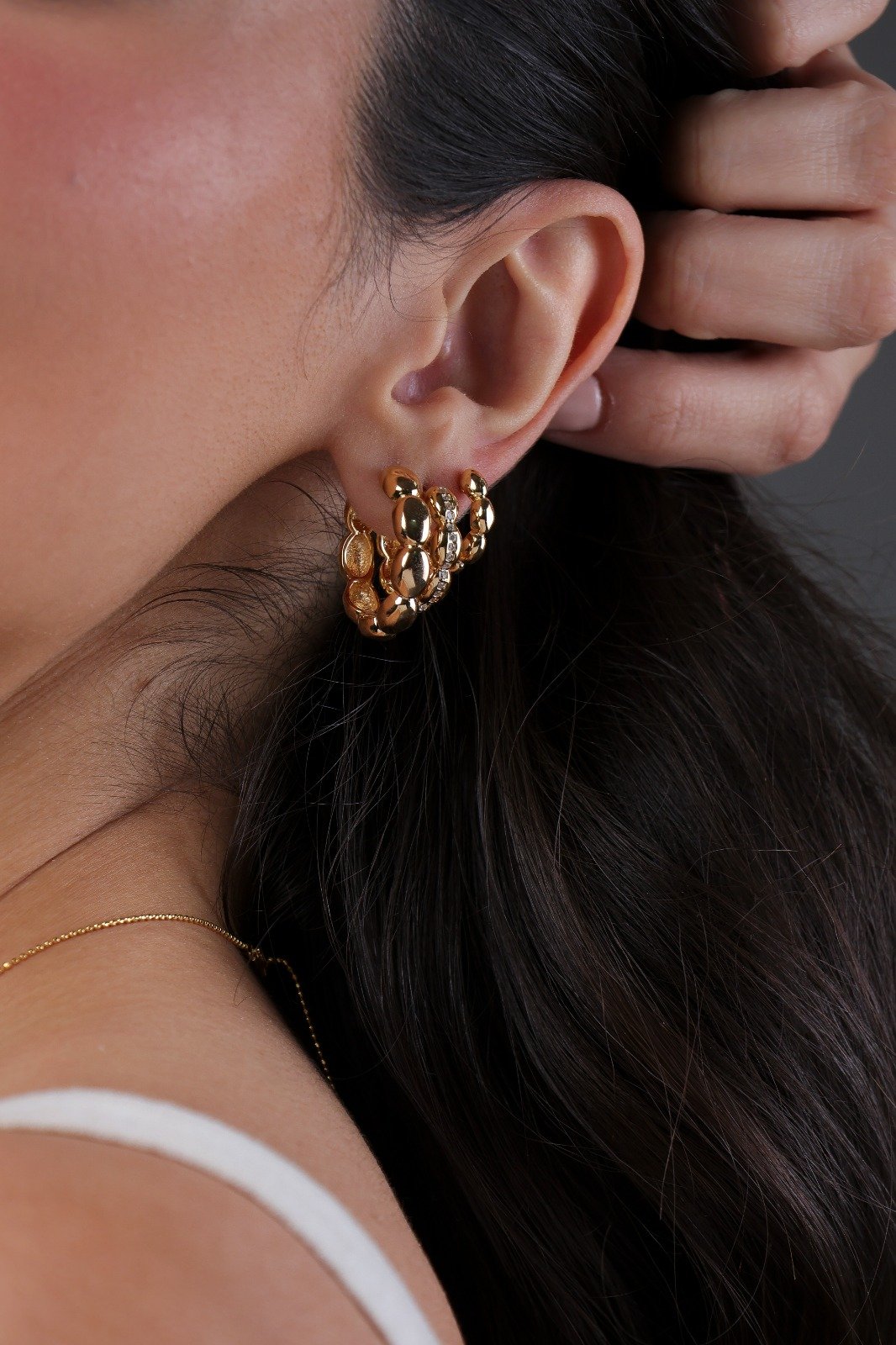 Brincos Elegantes De Argola Com Segmentos Em Ouro 18k