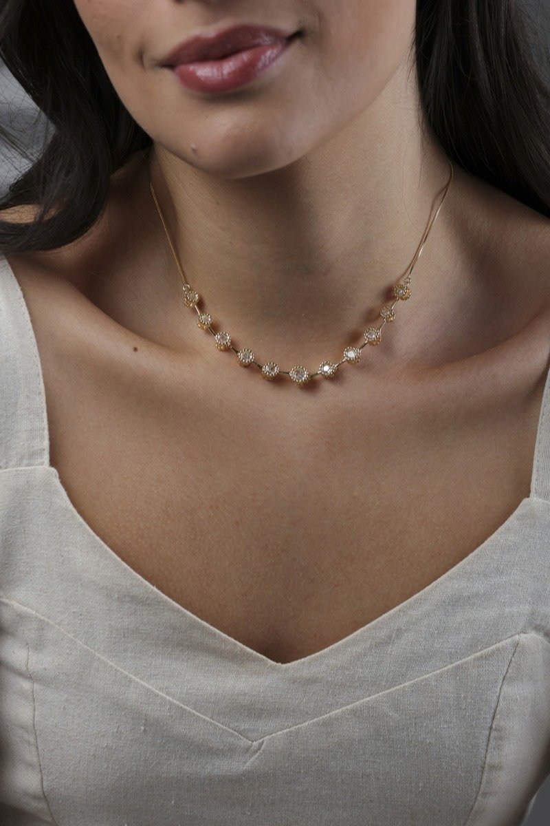 Colar Floral Folheado A Ouro 18k Com Detalhes Em Zircônia