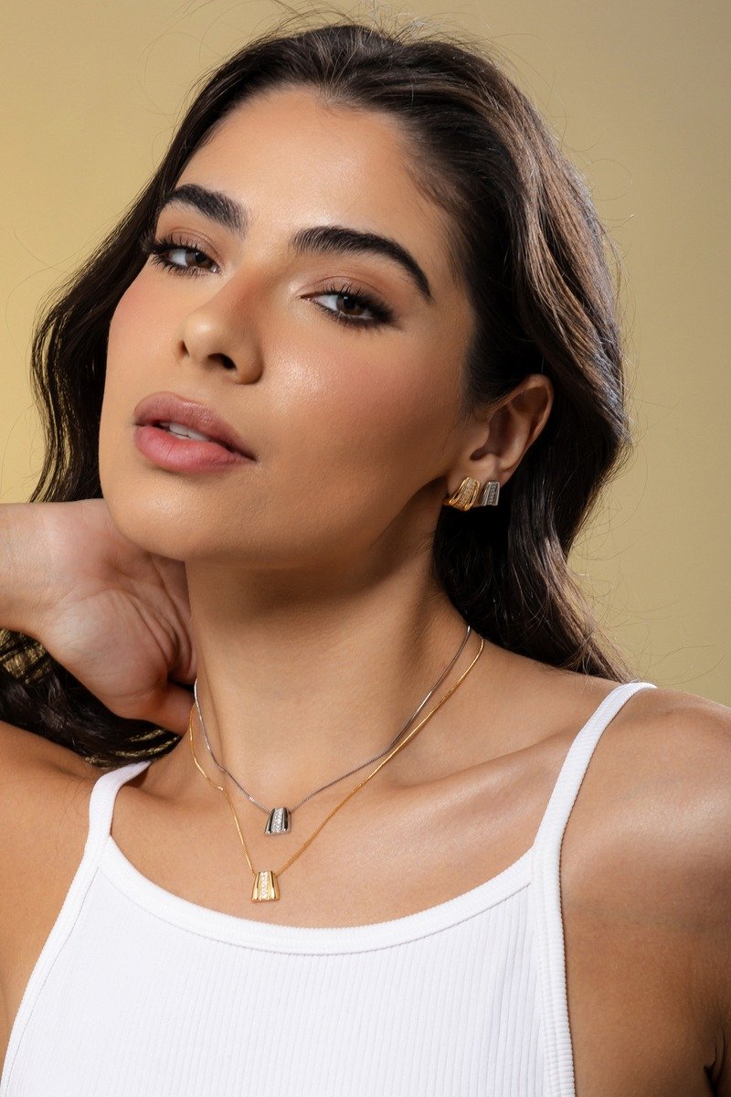 Brinco Retangular Com Zircônias Folheado A Ouro 18k