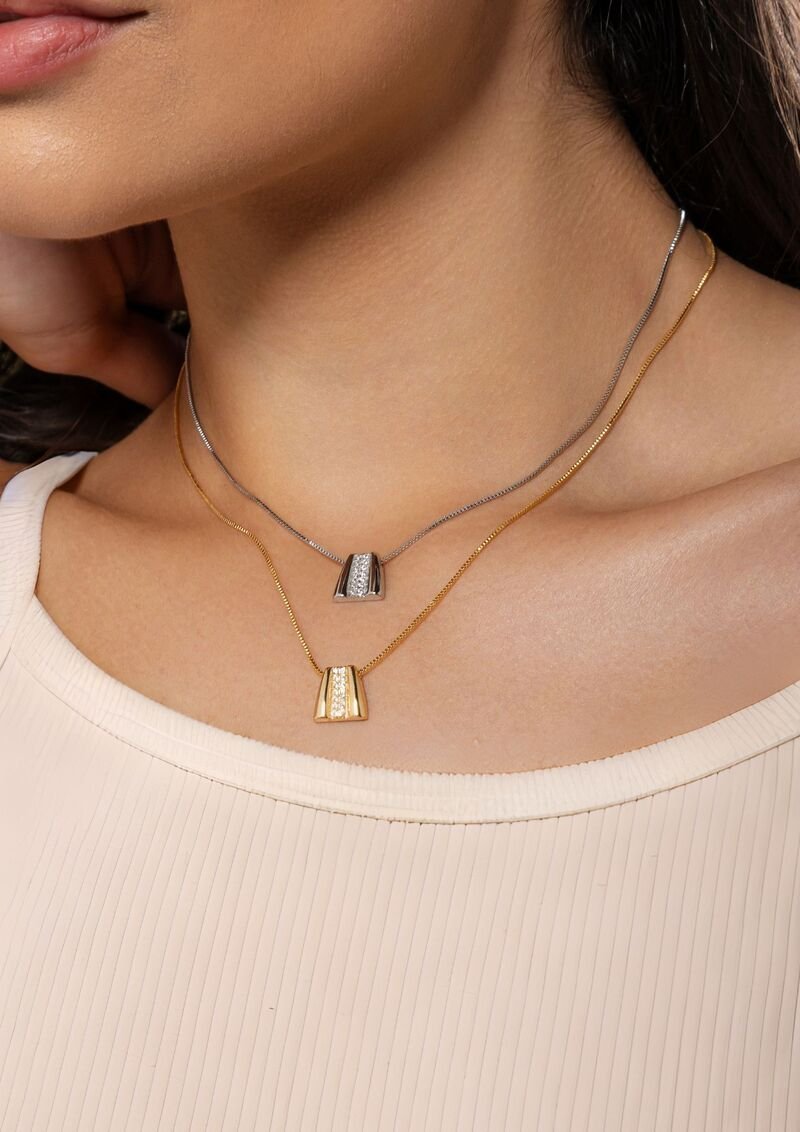 Colar Folheado A Ouro 18k Com Pingente Geométrico E Zircônias