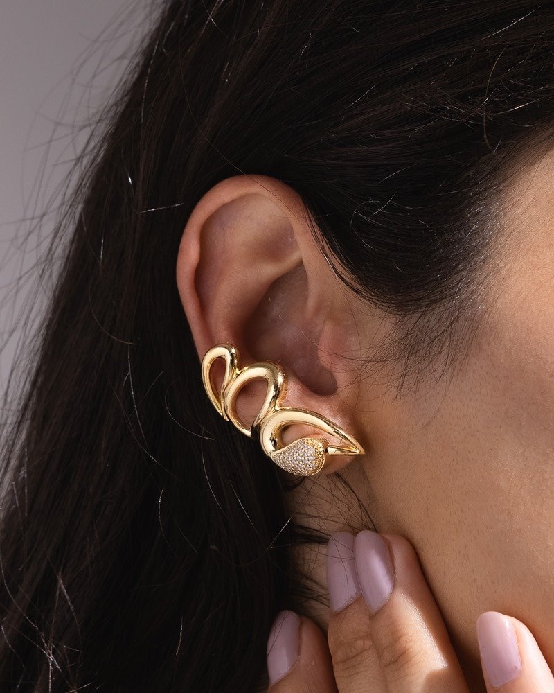 Brinco Ear Cuff Orgânico Folheado A Ouro 18k Com Brilho De Zircônias