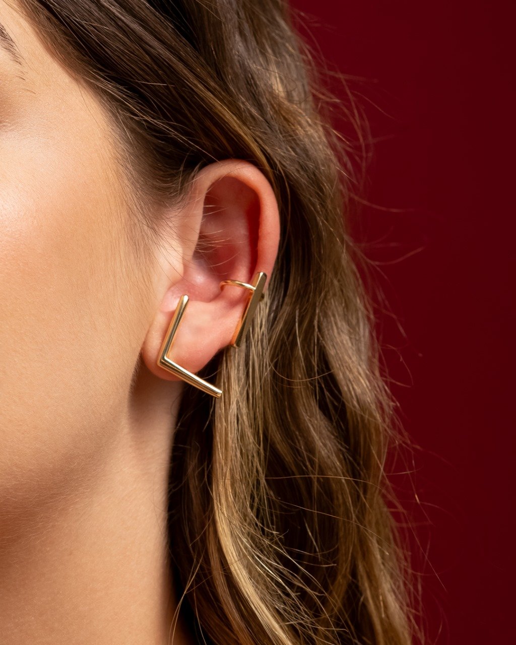 Brinco Ear Cuff V Minimalista Liso – Folheado A Ouro 18k