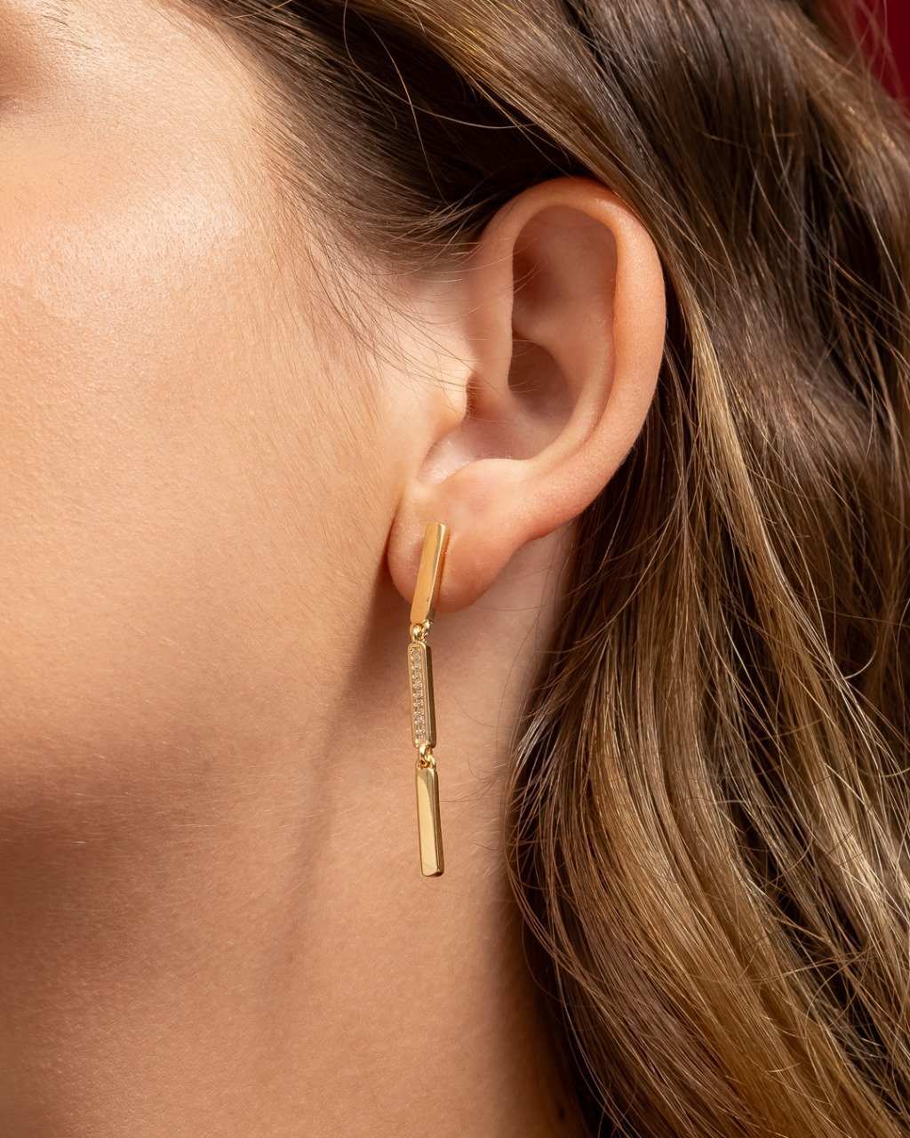 Brinco Longo Com Zircônias E Segmentos Articulados – Folheado A Ouro 18k