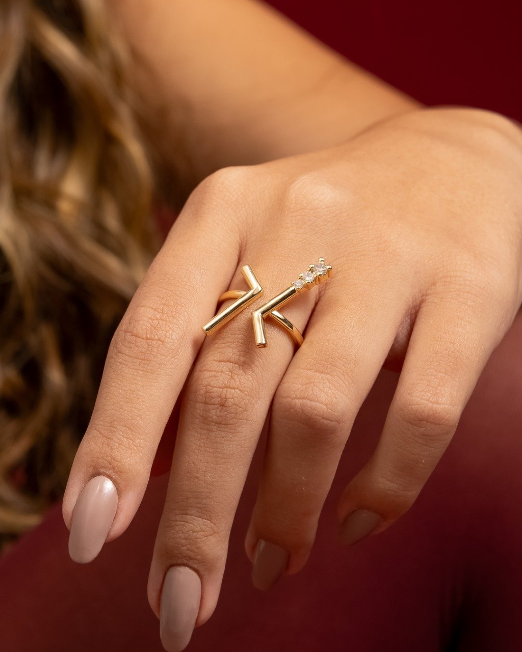 Anel Geométrico Com Zircônias Folheado A Ouro 18k