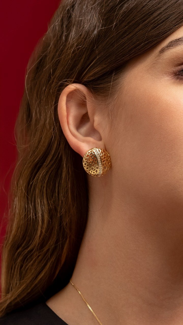 Brinco Redondo Rendado Com Zircônias Folheado A Ouro 18k