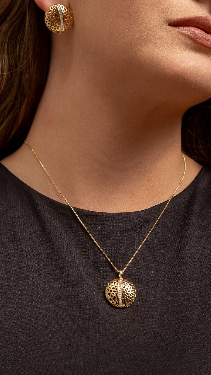 Colar Redondo Rendado Com Zircônias – Folheado A Ouro 18k