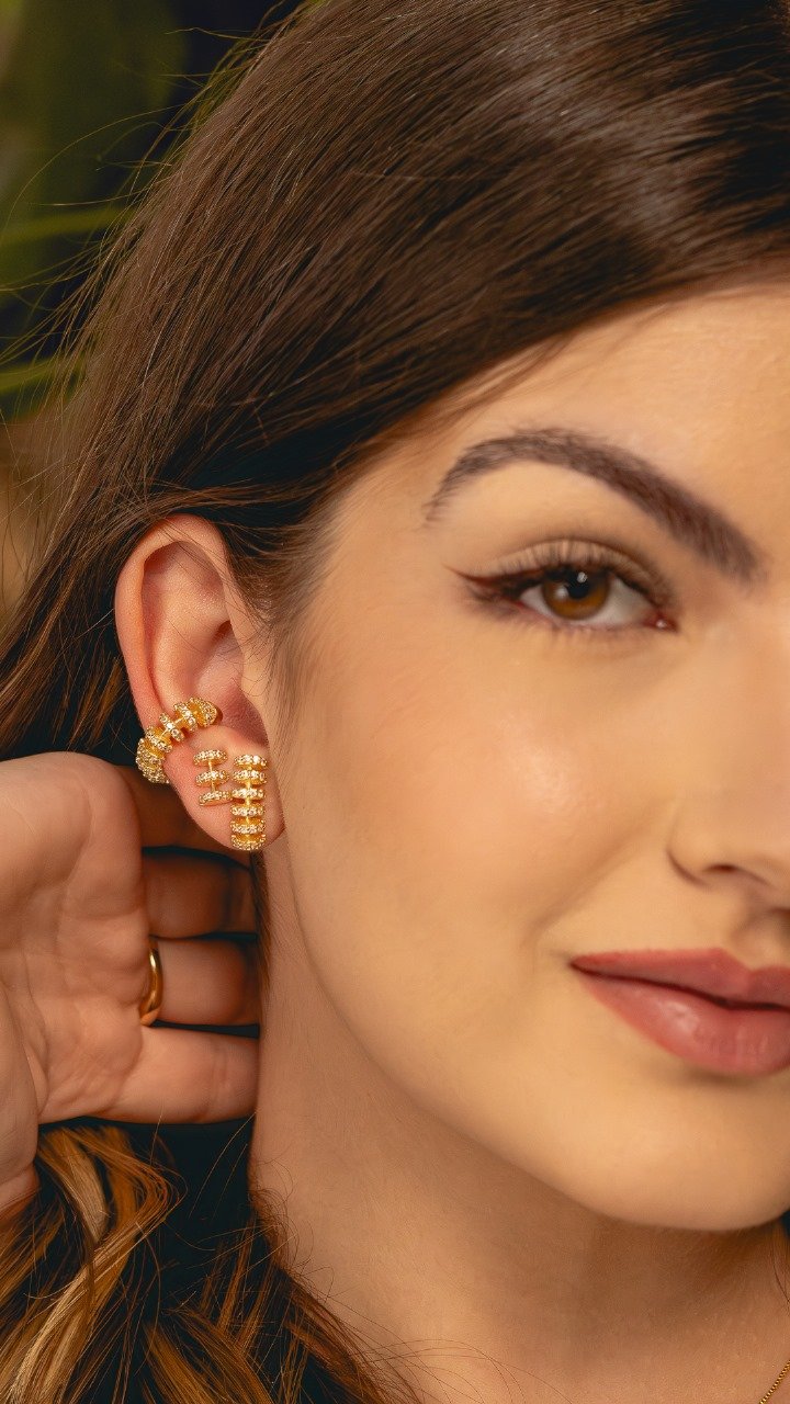 Piercing Estruturado Com Meio Aros Cravejados Folheado A Ouro 18k