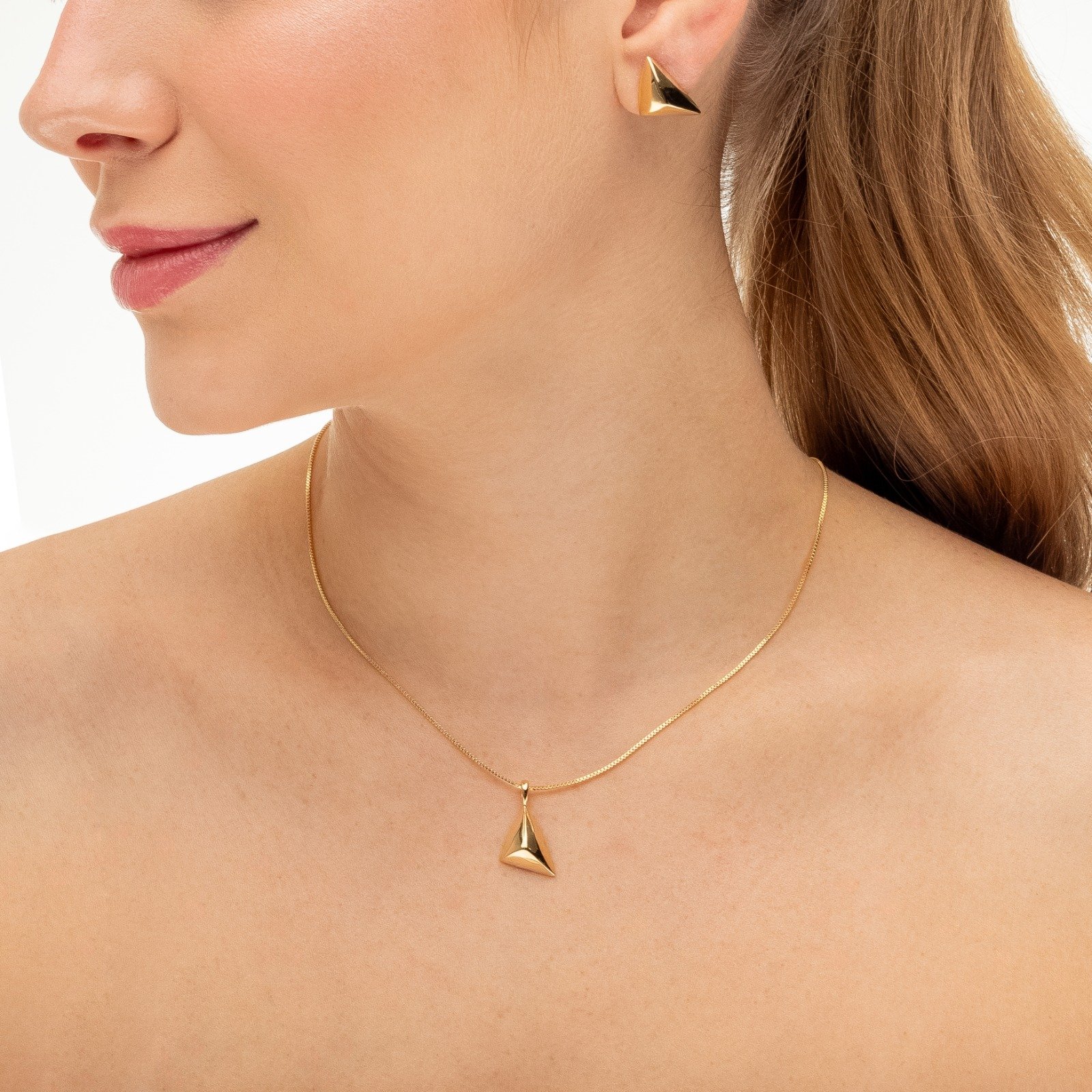 Colar Pingente Triangular Com Volume Facetado Folheado A Ouro 18k