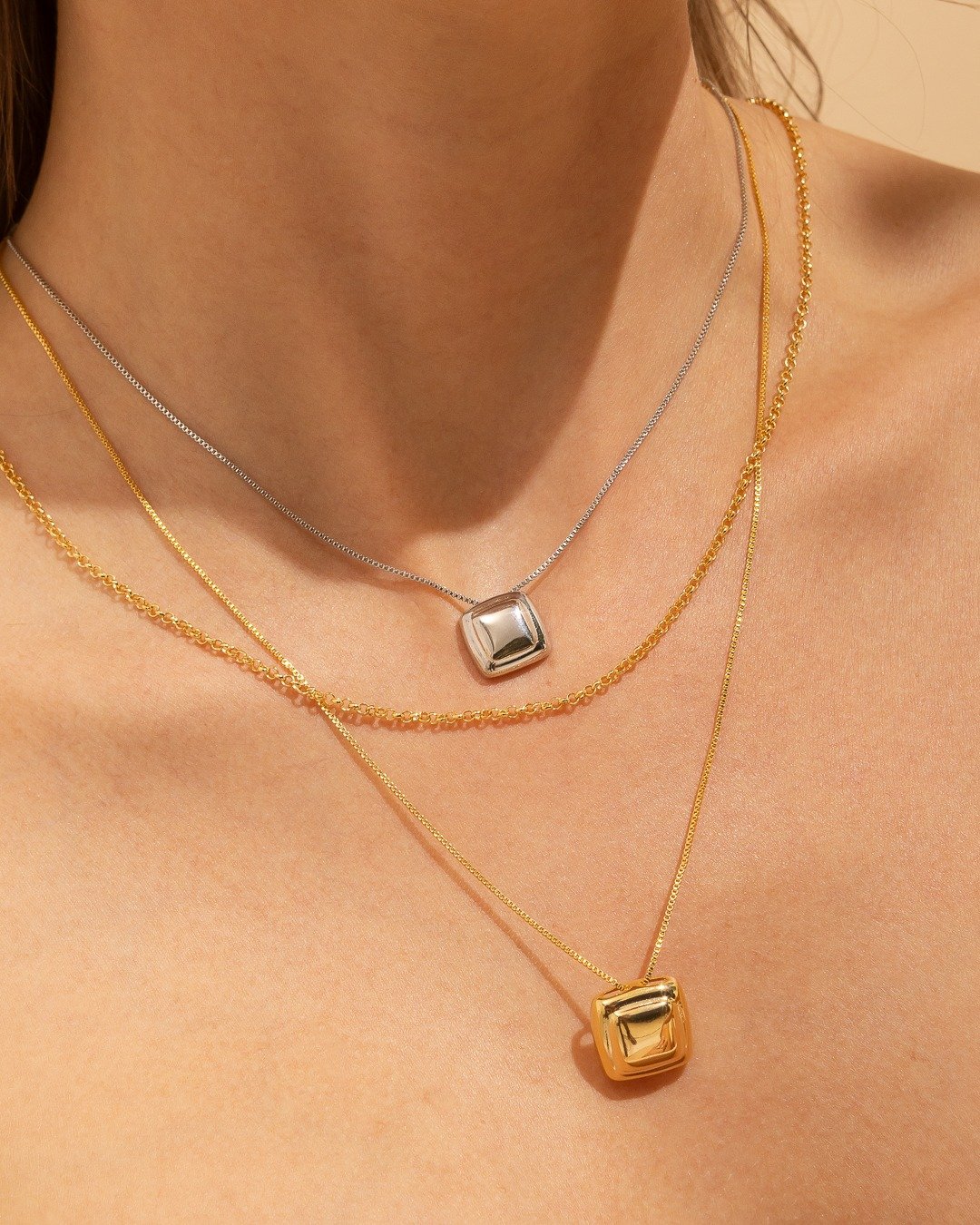 Colar Com Pingente Geométrico Abaulado Folheado A Ouro 18k