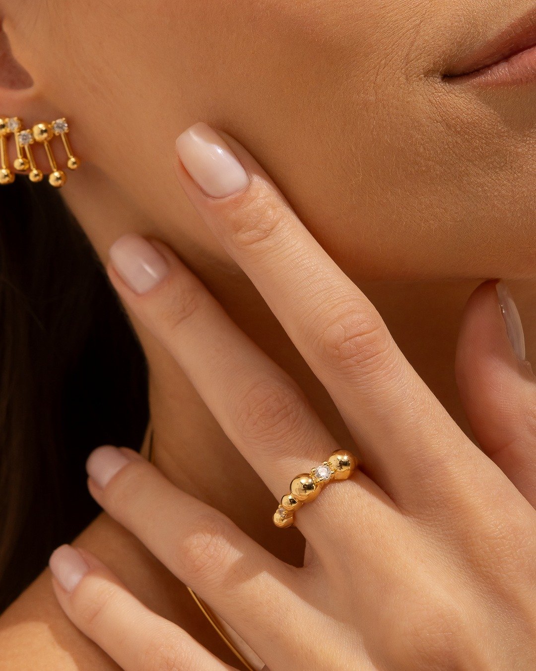 Anel De Esferas Com Zircônias Folheado A Ouro 18k